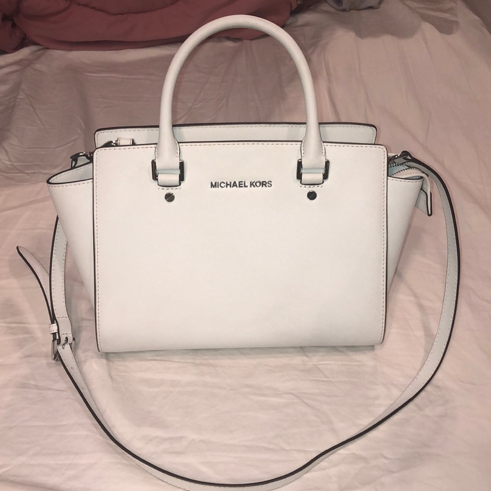 White Michael Kors handbag 🤍
